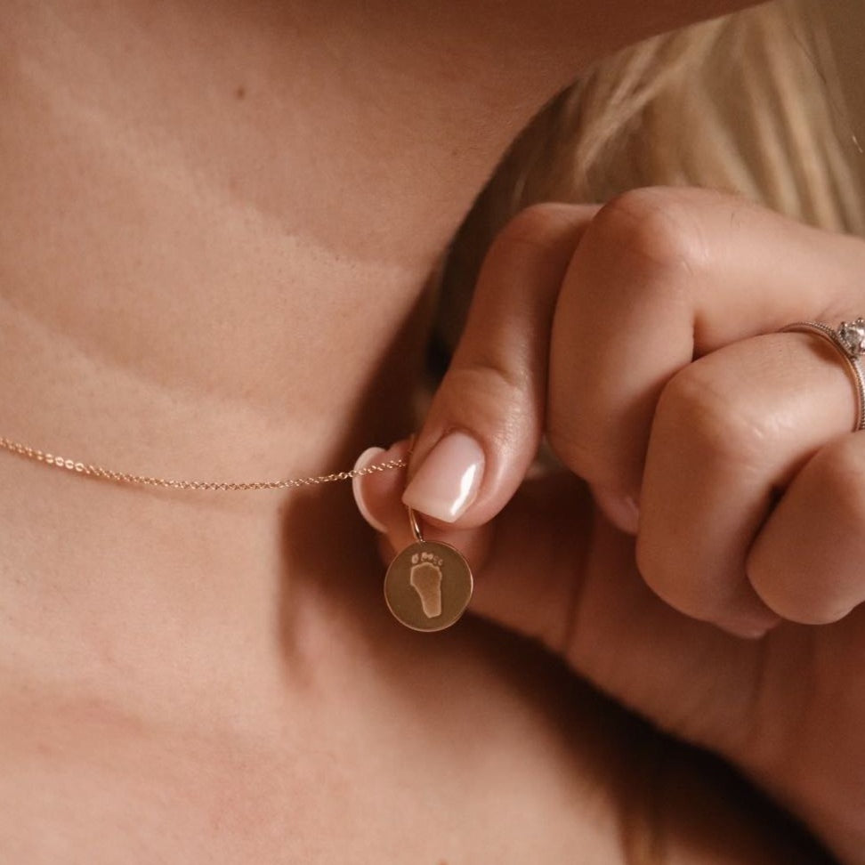 Våra mest populära push gifts och tips på mammagåvor till en nybliven mamma (inklusive dig själv)