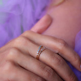 Sanning & Spiritualitet - Astrid Vintage Diamond Band med lavendelsafirer och ljusblå safirer