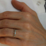 Brigitte Ring med Olivgröna Safirer och Champagnediamanter