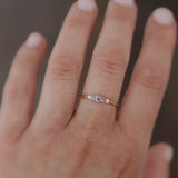 Mini Elise Ring med Lavendelsafirer och Diamanter