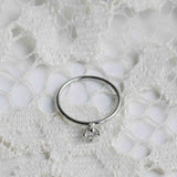Start Bidding: Pre-Loved Not At All Tiny Diamond Ring i Vitguld