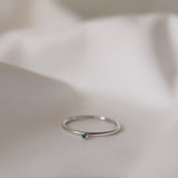 Tiny Diamond Ring med grön smaragd