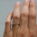 Tiny Solitaire Ring med Smaragd